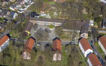 Aerial view, primary school at Heikenberg, multi-family residential buildings