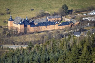 Aerial photo, Adolphsburg, also Adolfsburg Castle, moated castle in Hundemtal, Oberhundem,