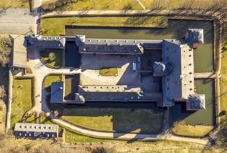 Aerial photo, Adolphsburg, also Adolfsburg Castle, moated castle in the Hundem Valley, vertical