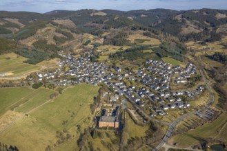 Aerial view, residential area, local view Oberhundem and Adolphsburg, forest area and hilly