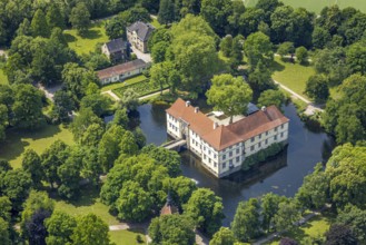 Aerial view, Strünkede Castle moated castle with moat and castle park, Baukau, Herne, Ruhr area,