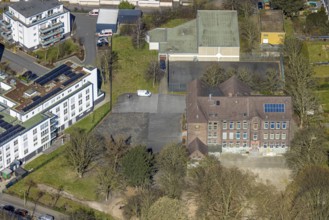Aerial view, new building senior centre - Protea Wohnen am Schloss, primary school Forellstraße,