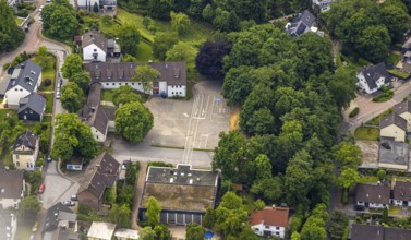 Aerial view, Bredenscheid primary school with schoolyard, Hattingen, Ruhr area, North