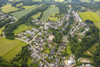 Aerial view, residential area, local view district Oberbredenscheid, meadows and fields and forest