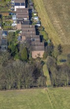 Aerial view, terraced house housing estate Hegemannsweg with green bridge over the railway line,
