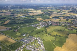Aerial view, residential area and meadows between Wittekindstraße, Wormhaidestraße and