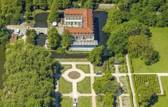 Aerial view, Schloss Berge with castle park, moated castle and hotel, Erle, Gelsenkirchen, Ruhr