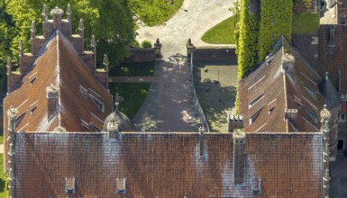 Aerial photo, storks and their nests on the roof of Heessen Castle, stork droppings on the roof,