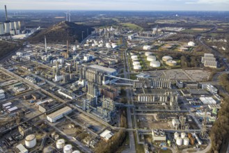 Aerial view, Chemiewerk Ruhr Öl GmbH - BP Gelsenkirchen, distant view, above wind farm Halde