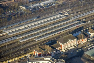 Aerial view, Hamm (Westf) main station, platforms and tracks with station building DB Reisezentrum
