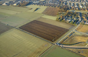 Aerial view, Südfeldweg connection to Westtünnen railway station, meadows and fields with
