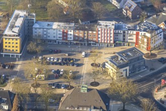 Aerial view, Heessener Markt, residential and commercial buildings on Amtsstraße, car parks,