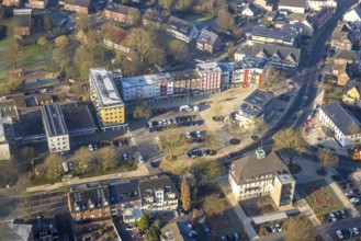 Aerial view, Heessener Markt, residential and commercial buildings on Amtsstraße, car parks,