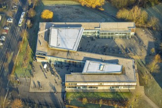 Aerial view, Konrad-Adenauer Realschule and pupils in the schoolyard, Rhynern district, Hamm, Ruhr