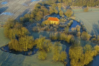 Aerial view, Haus Hohenover, historical landmark with plant growth on the house wall and red roof
