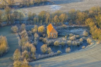 Aerial view, Haus Hohenover, historical landmark with plant growth on the house wall and red roof