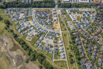 Aerial view, Duisburg-Süd, residential area Angerbogen, Am Alten Angerbach, semi-circular new