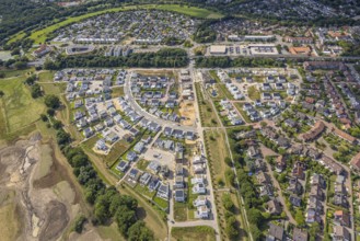 Aerial view, Duisburg-Süd, residential area Angerbogen, Am Alten Angerbach, semi-circular new