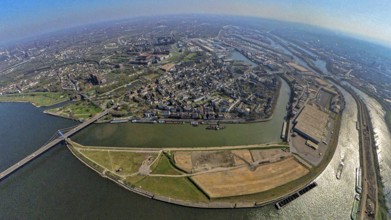 Aerial view, duisport harbour Duisburg, district Ruhrort, Vinckekanal forwarding island and