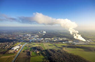 Aerial view, Trianel Gaskraftwerk Hamm GmbH with smoke clouds, behind the RWE power plant