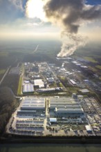 Aerial photo, Trianel Gaskraftwerk Hamm GmbH with smoke clouds, Celanese plant Uentrop, GOLDBECK
