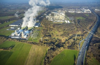 Aerial view, Trianel Gaskraftwerk Hamm GmbH with smoke clouds, Celanese plant Uentrop, motorway A2,