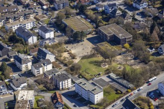 Aerial view, Boloh primary school with schoolyard and pupils, university district, Hagen, Ruhr