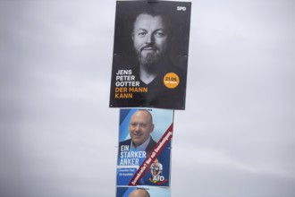 Election posters for the mayoral election in Ludwigshafen: Jens Peter Gotter (SPD) at the top,