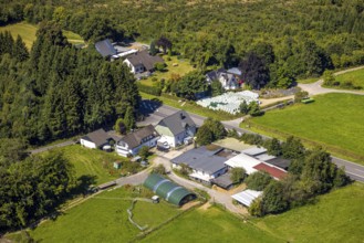 Aerial view, farm and housing estate Neuenwald, federal road B55 corner Neuenwald, Oberveischede,
