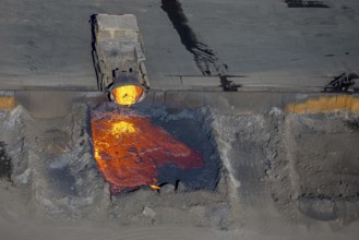 Aerial view, ArcelorMittal Hochfeld GmbH steel wire plant, dumping of red-hot material, Laar,