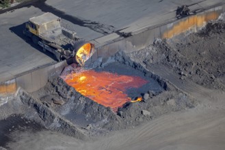 Aerial view, ArcelorMittal Hochfeld GmbH steel wire plant, dumping of red-hot material, Laar,