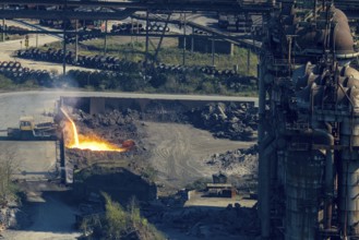 Aerial view, ArcelorMittal Hochfeld GmbH steel wire plant, dumping of red-hot material, Laar,