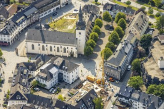 Aerial view, Stiftsplatz with St. Walburga catholic church, behind car park Stiftsplatz with