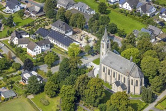 Aerial view, St. Pankratius cath. Church, Raphaelschule Eslohe - Reiste sub-location with solar