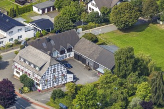 Aerial photo, Hubert Kenter Gasthof Zur Post, half-timbered house with colourful flower boxes,