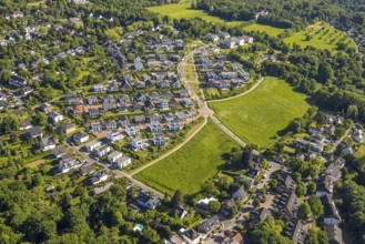 Aerial view, residential area Grüne Harfe, Barkhover Feldweg and meadow areas, Heidhausen, Essen,