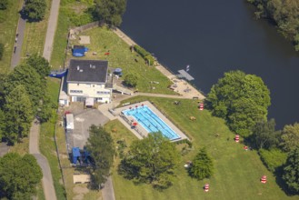 Aerial view, Steele outdoor pool of SV Steele 11, Westfalenstraße, Freisenbruch, Essen, Ruhr area,