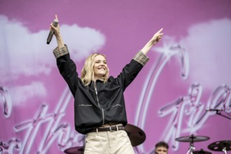 Esther Graf at the Superbloom Festival, Day 1 in the Olympic Park, Munich, 30/08/2025
