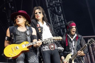Ryan Roxie (guitarist), Alice Cooper (singer) and Tommy Henriksen (guitarist) live at the 60 Years