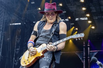 Ryan Roxie, guitarist with Alice Cooper live at the 60 Years Anniversary Concert of the Scorpions