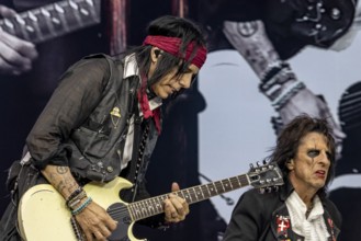 Tommy Henriksen (guitarist) and Alice Cooper (singer) live at the 60 Years Anniversary Concert of