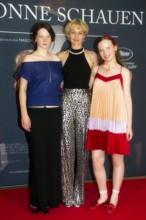Ninel Geiger, Luise Heyer, Laeni Geiseler, IN DIE SONNE SCHAuEN, Berlin premiere at Delphi