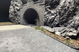 Modelling diorama: Detailed view of tunnel portal, rocks, road and tracks, Haan, North