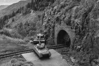 Model diorama: Sherman and Tiger tanks at the mountain tunnel