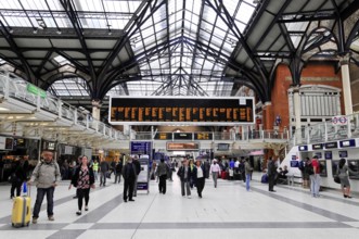 Interior view of Liverpool Street station, London, England, Great Britain, Large hall with clock