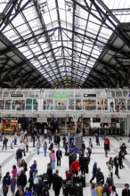 Interior view of Liverpool Street station, London, England, Great Britain, Crowd in the station
