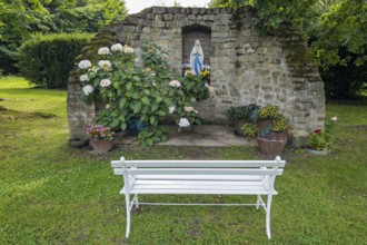 Park bench at a chapel, prayer, praying, Sutthausen, Osnabrück, Lower Saxony, Germany
