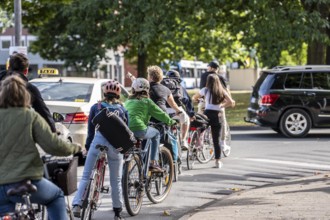 Cycle traffic in Münster, at the intersection of the Ringpromenade, Ludgeristraße to the old town