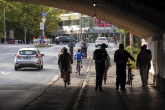 Cycle traffic in Münster, cycle path on Wolbecker Straße, tunnel under the tracks at the main