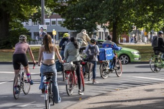 Cycle traffic in Münster, at the intersection of the Ringpromenade, Ludgeristraße to the old town